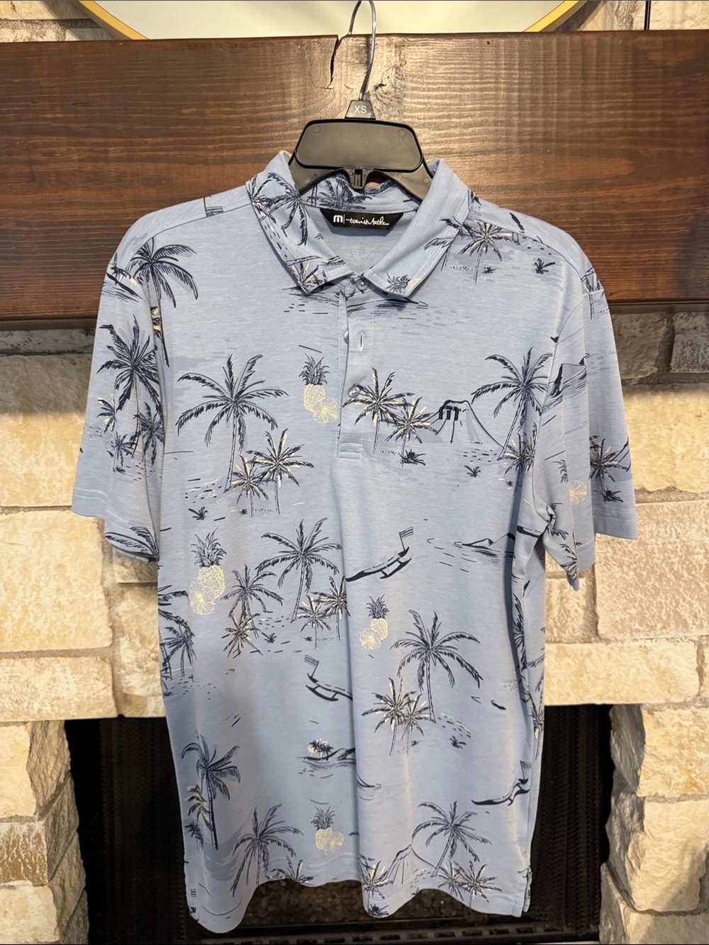Travis Mathew golf shirt M